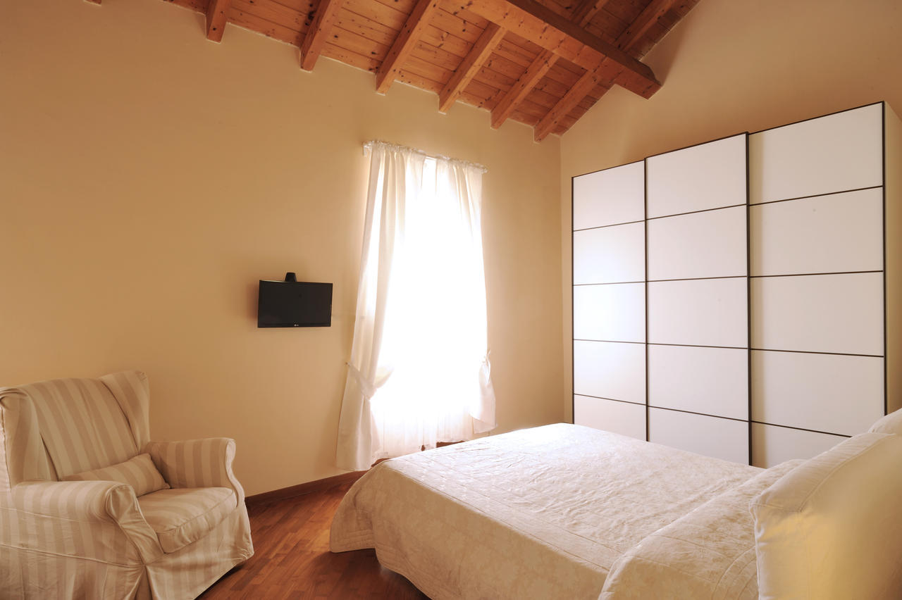 B&B Corallini Cervo Rum bild